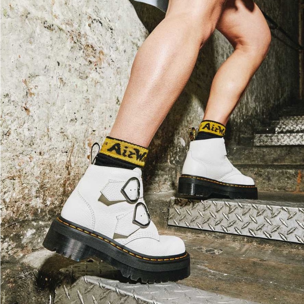 New Dr. Martens Devon white heart platform boots booties Size 7